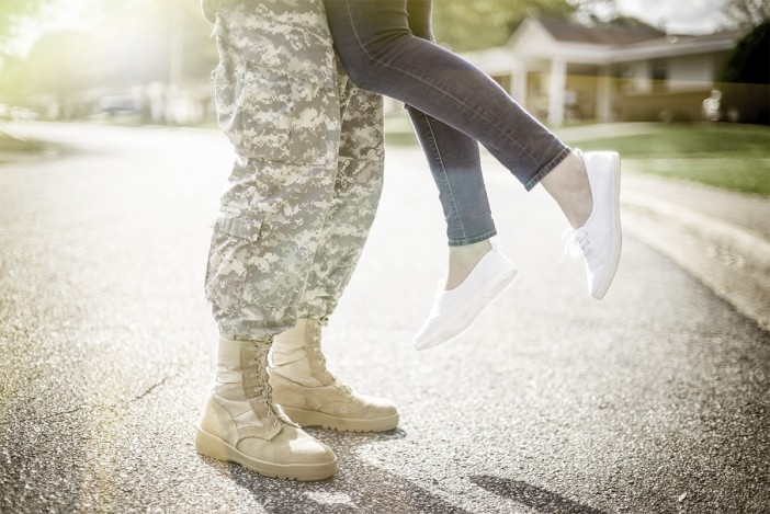 Draguer et séduire quand on est militaire et où faire des rencontres célibataires ?